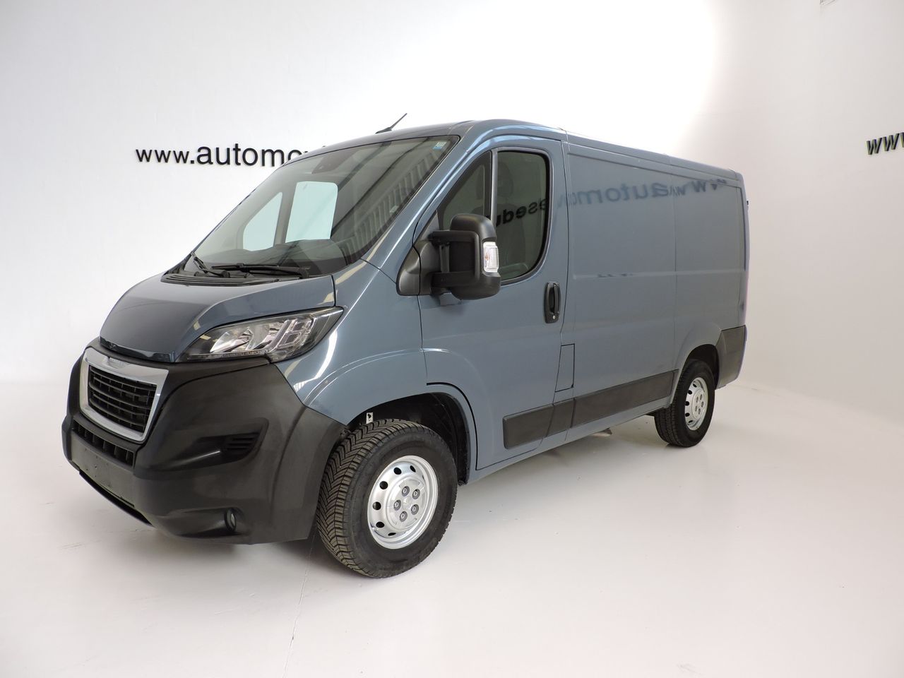 Peugeot Boxer FURGON 330 L1H1 2.2 BLUEHDI 120CV S&S - Foto 1