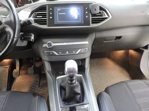 Peugeot 308 5p Allure 1.5 BlueHDi 130 S&S - Foto 11