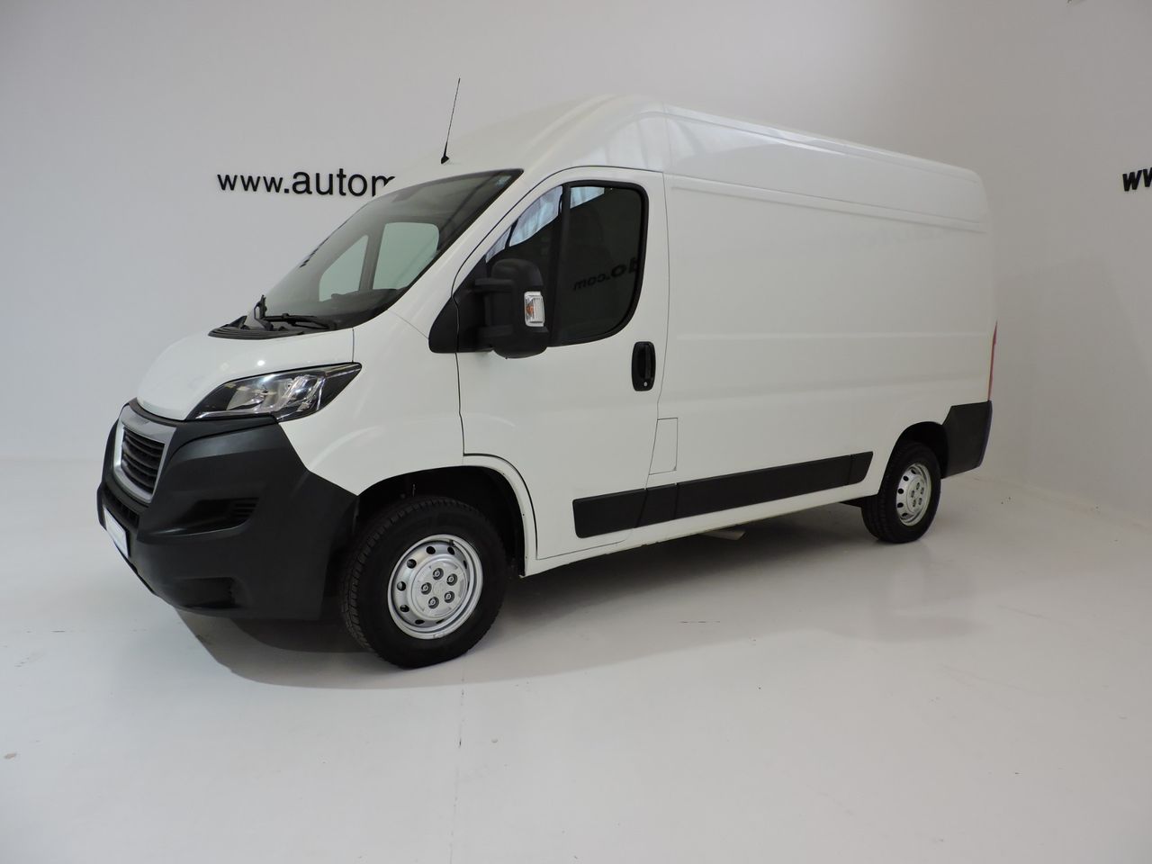Peugeot Boxer FG 333 L2H2 2.0 BLUEHDI 130CV - Foto 1