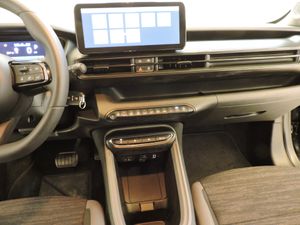 Jeep Avenger 1.2 e-Hybrid 100 CV AT Longitude - Foto 11