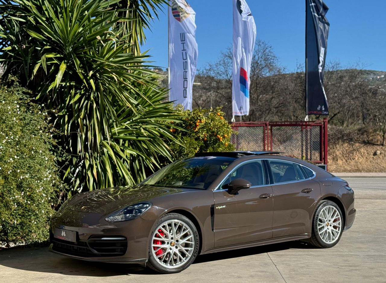 Porsche Panamera 4S   - Foto 1