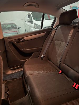 Volkswagen Passat 2.0 TDI 140 DSG Highline BlueMotion Tech - Foto 17