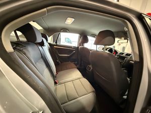 Volkswagen Jetta 2.0 TDI 140 DPF Highline - Foto 14