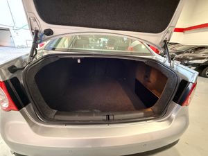 Volkswagen Jetta 2.0 TDI 140 DPF Highline - Foto 9