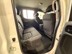Nissan Navara 2.5dCi (171 CV) XE Doble Cabina 4x4 - Foto 13