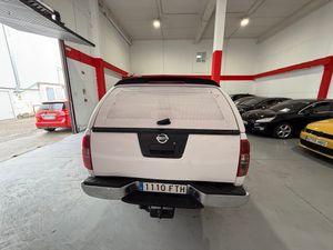 Nissan Navara 2.5dCi (171 CV) XE Doble Cabina 4x4 - Foto 7