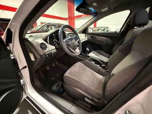 Chevrolet Cruze 1.6 LS 124 CV 4p - Foto 10