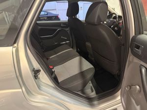 Ford Focus Berlina Trend 1.6 Ti-VCT - Foto 13