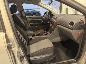 Ford Focus Berlina Trend 1.6 Ti-VCT - Foto 14