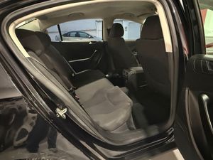 Volkswagen Passat Edition Plus 2.0 TDI CR 110 CV DPF - Foto 13
