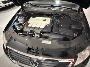 Volkswagen Passat Edition Plus 2.0 TDI CR 110 CV DPF - Foto 17