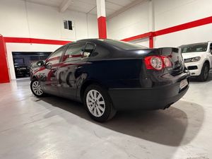 Volkswagen Passat Edition Plus 2.0 TDI CR 110 CV DPF - Foto 8