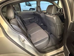 Opel Astra Sedan Edition 1.7 CDTi 110 CV - Foto 14