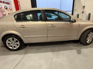 Opel Astra Sedan Edition 1.7 CDTi 110 CV - Foto 4