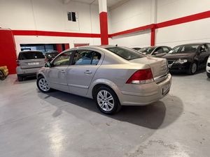 Opel Astra Sedan Edition 1.7 CDTi 110 CV - Foto 8