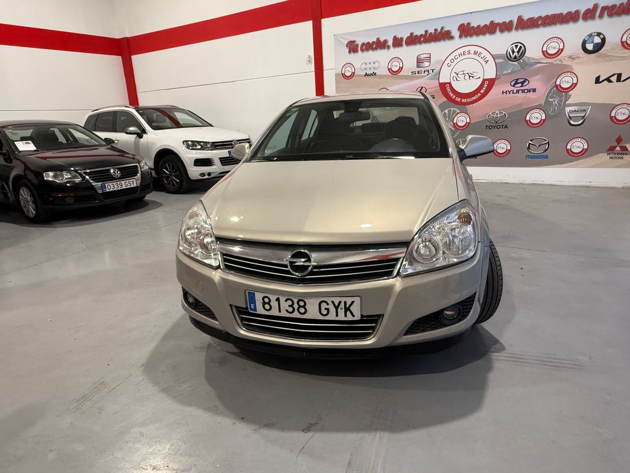 Opel Astra Sedan Edition 1.7 CDTi 110 CV - Foto 1