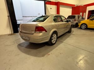 Opel Astra Sedan Edition 1.7 CDTi 110 CV - Foto 6