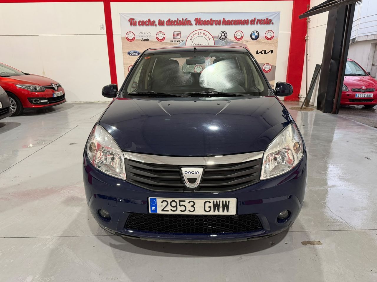 Dacia Sandero Laureate 1.2 16v 75 CV Dacia Sandero 1.2 16V gasolina, compacto, amplio y sencillo de mantener, ideal para ciudad, - Foto 1