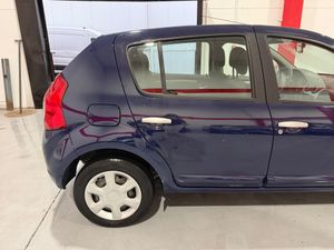 Dacia Sandero Laureate 1.2 16v 75 CV Dacia Sandero 1.2 16V gasolina, compacto, amplio y sencillo de mantener, ideal para ciudad, - Foto 5
