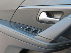 Peugeot e-208 Electrico GT Line  - Foto 18