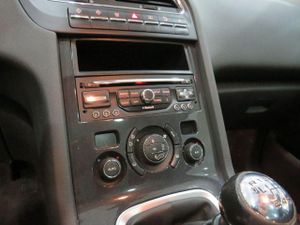 Peugeot 5008 Allure 1.6 BlueHDi 120 FAP  - Foto 23