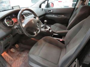 Peugeot 5008 Allure 1.6 BlueHDi 120 FAP  - Foto 26