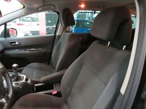 Peugeot 5008 Allure 1.6 BlueHDi 120 FAP  - Foto 25