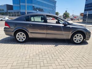 Opel Astra Sedán 1.7CDTi Edition110 - Foto 5