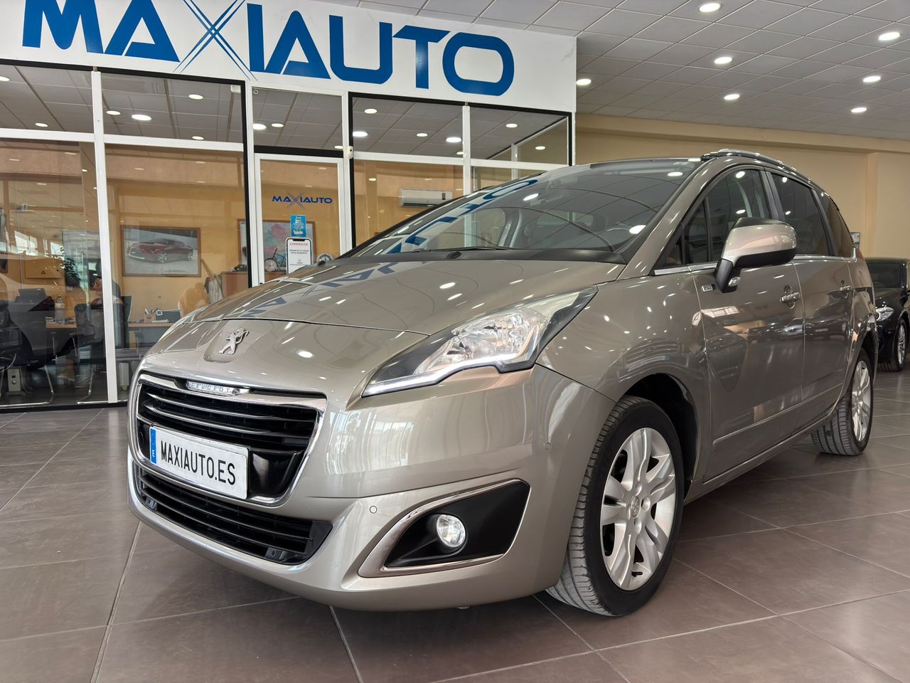 Peugeot 5008 1.6 BLUE-HDI STYLE 120 CV 7 PLAZAS   - Foto 1