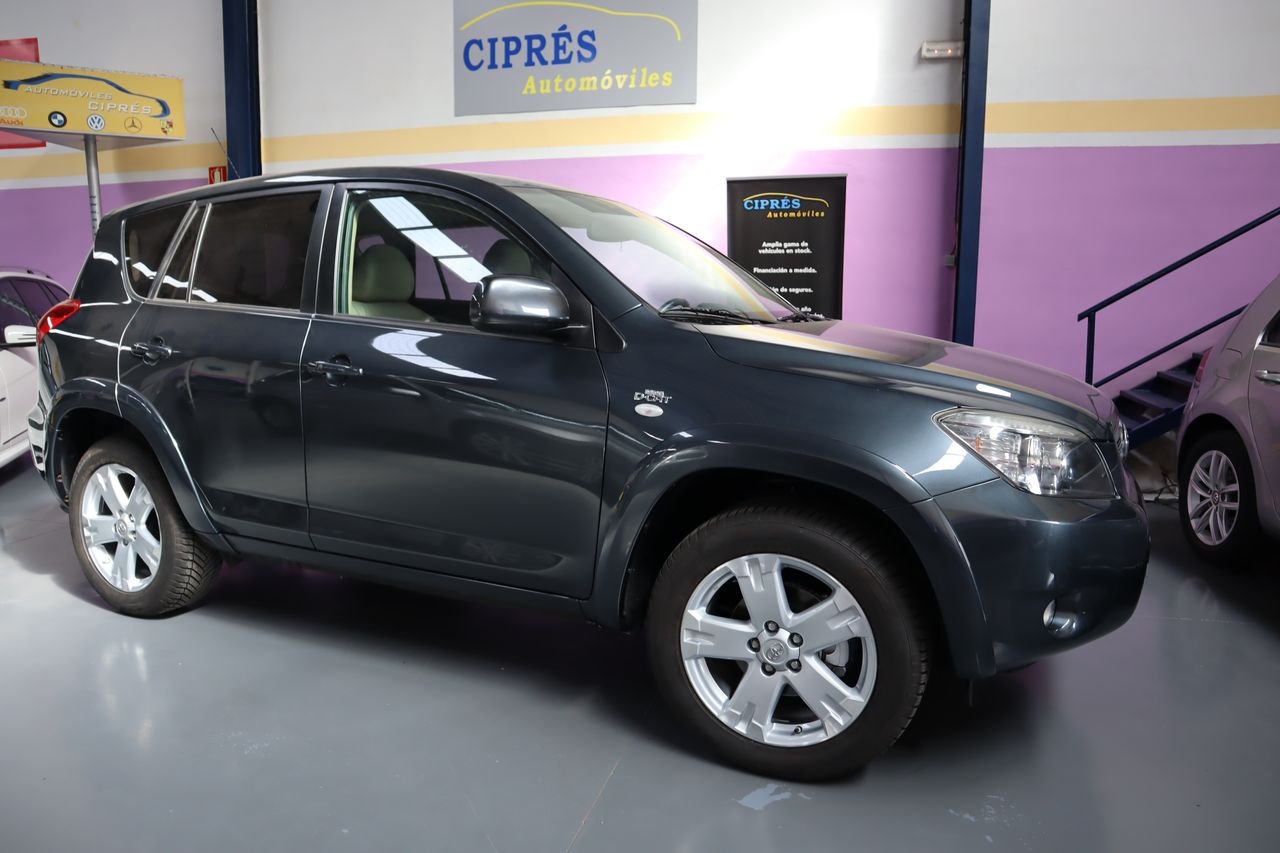 Toyota Rav4 2.2 D4d Executive 4x4   - Foto 1