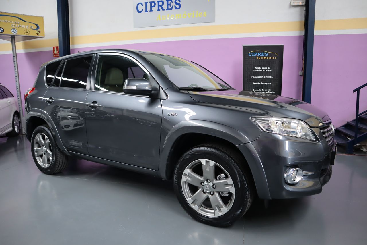 Toyota Rav4 2.2 D-4D Executive 4X4 Aut.   - Foto 1