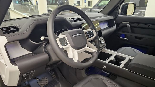 Land-Rover Defender PHEV X-Dynamic SE 