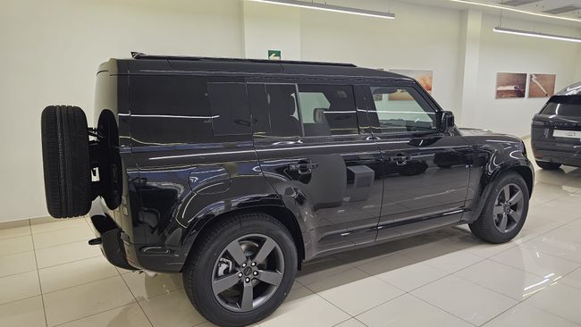Land-Rover Defender PHEV X-Dynamic SE 