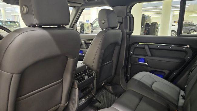 Land-Rover Defender PHEV X-Dynamic SE 