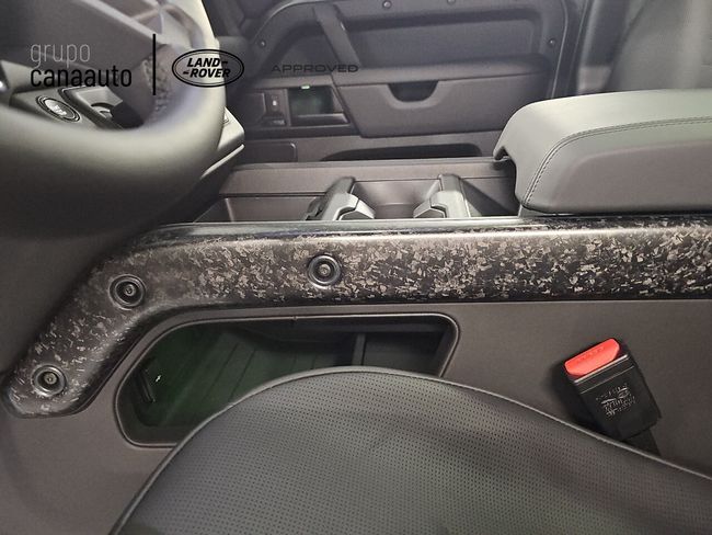 Land-Rover Defender 3.0 D250 MHEV X-DYNAMIC SE 110 AUTO 4 249 5P