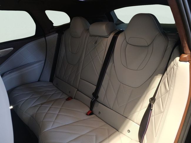 BMW XM 50e 350 kW (476 CV)