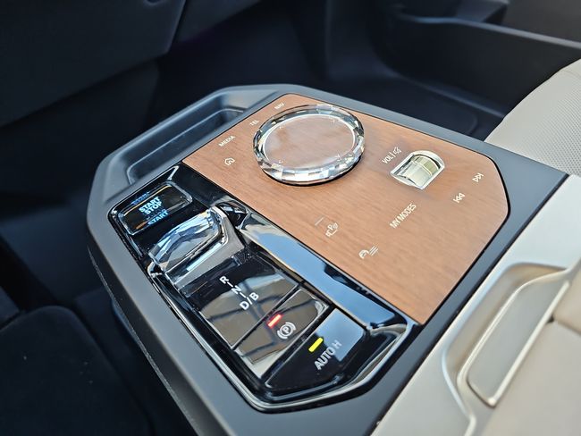 BMW iX xDrive40 240 kW (326 CV)