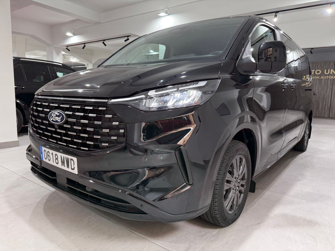 Ford Tourneo Custom 2.0 TDCI AUTO 9 PLAZAS TITANIUM 170CV L2  - Foto 1