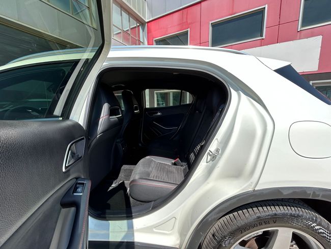 Mercedes GLA 220D AMG LINE   - Foto 11