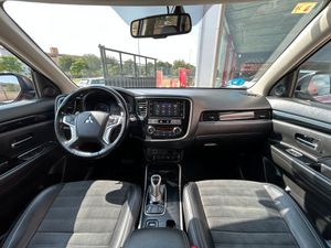 Mitsubishi Outlander 2.4 PHEV Kaiteki Auto 4WD  - Foto 15