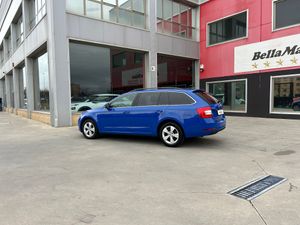 Skoda Octavia Combi 2.0 TDI 110kW(150CV) DSG Ambition  - Foto 5