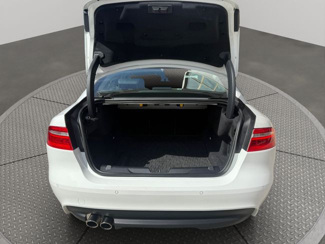 Jaguar XE 2.0D I4 132kW(180CV) RWD AT R-Dynamic SE