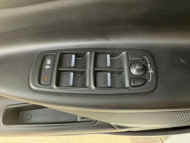 Jaguar XE 2.0D I4 132kW(180CV) RWD AT R-Dynamic SE