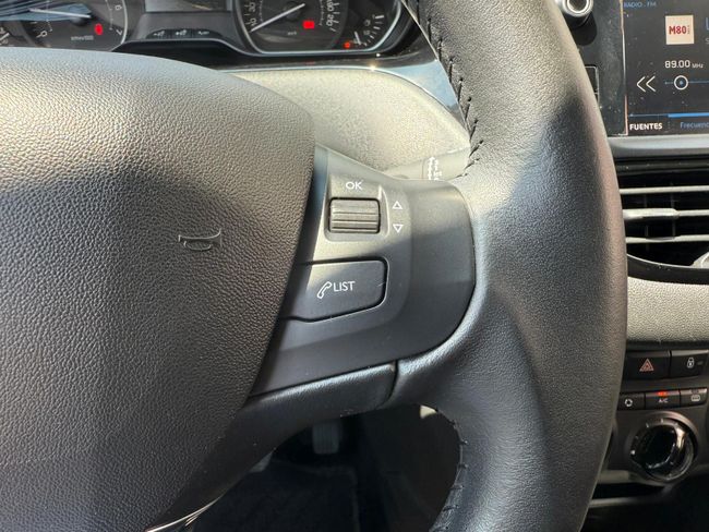 Peugeot 208 5P Signature 1.2L PureTech 60KW (82CV)