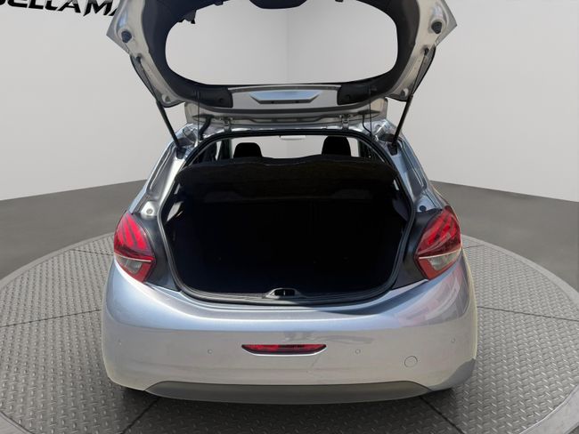 Peugeot 208 5P Signature 1.2L PureTech 60KW (82CV)