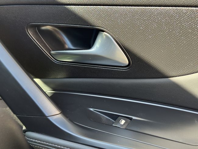 Peugeot 308 5P Allure BlueHDi 130 S&S EAT8