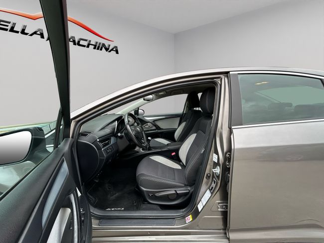 Toyota Avensis 2.0 150D ADVANCE