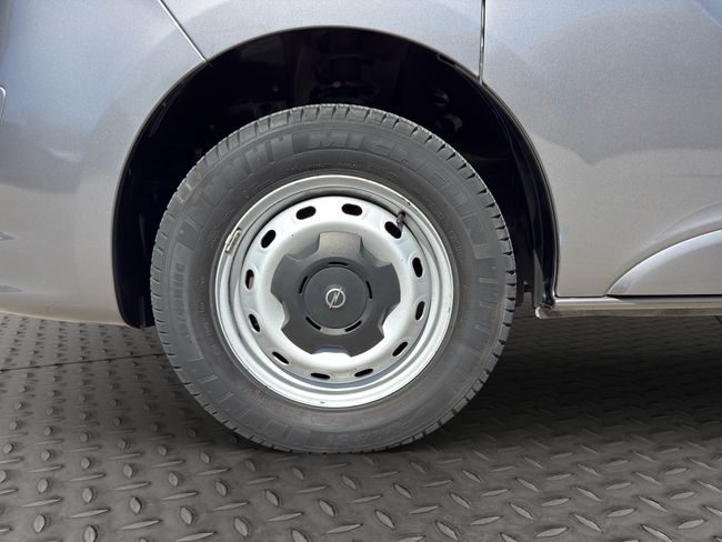 Opel Vivaro L1 9 PLAZAS