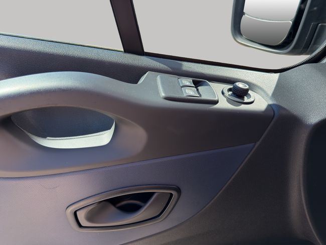 Opel Vivaro L1 9 PLAZAS