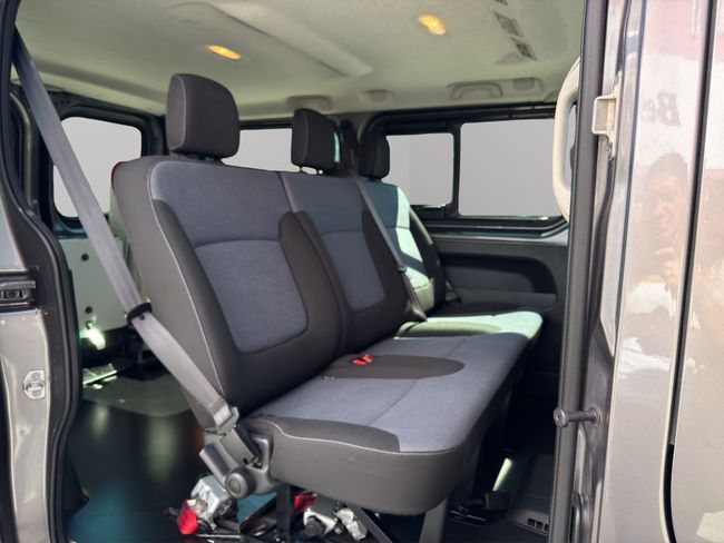 Opel Vivaro L1 9 PLAZAS